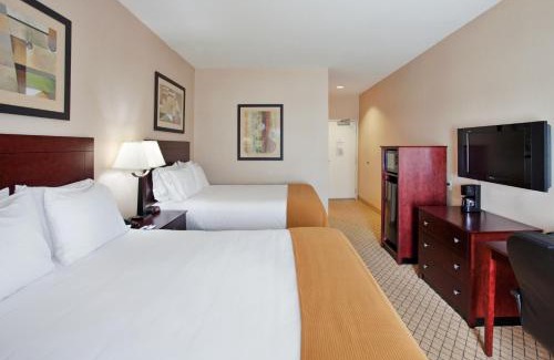 Wichita Hotel | Holiday Inn Express Hotel & Suites Wichita Airport by IHG