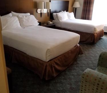 Canton Hotel | Holiday Inn Express Hotel & Suites Canton by IHG