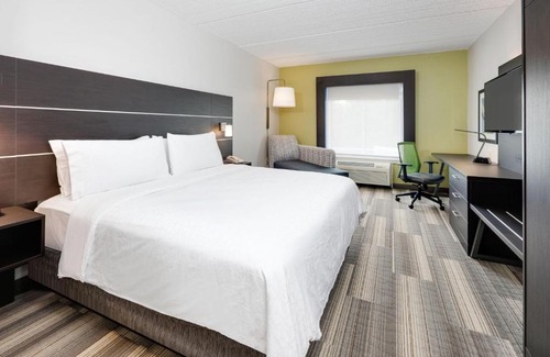 Dublin Hotel | Holiday Inn Express Hotel & Suites Dublin by IHG
