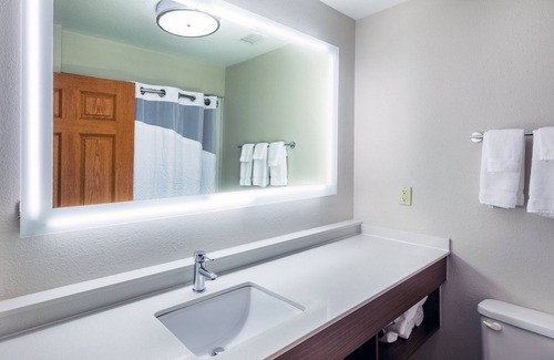 South Tulsa Hotel | Holiday Inn Express Hotel & Suites Jenks by IHG