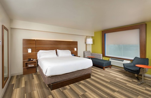 Peoria Hotel | Holiday Inn Express Hotel & Suites PEORIA NORTH - GLENDALE by IHG