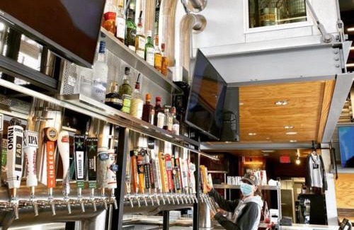 Rogers Hotel | Holiday Inn Express Hotel & Suites Rogers by IHG