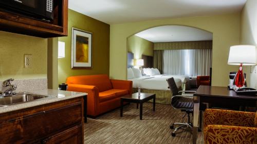 Waller Hotel | Holiday Inn Express Hotel & Suites Waller by IHG