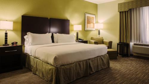 Waller Hotel | Holiday Inn Express Hotel & Suites Waller by IHG