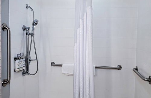 Enid Hotel | Holiday Inn Express Hotel & Suites Enid - Highway 412 by IHG