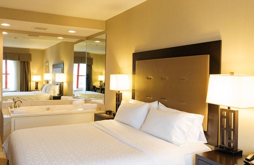 Olathe Hotel | Holiday Inn Express Hotel & Suites Olathe North by IHG