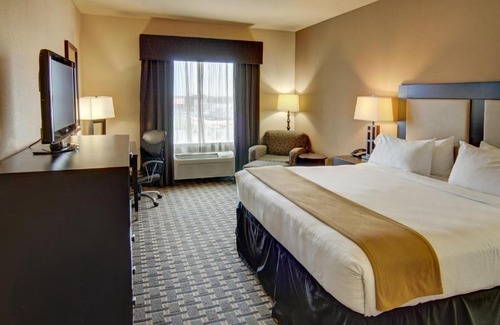 Paris Hotel | Holiday Inn Express Hotel & Suites Paris by IHG