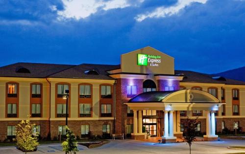 Salem Hotel | Holiday Inn Express Hotel & Suites Salem by IHG