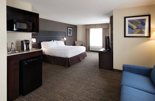 Andover Hotel | Holiday Inn Express Hotel & Suites East Wichita I-35 Andover by IHG