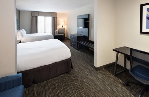 Andover Hotel | Holiday Inn Express Hotel & Suites East Wichita I-35 Andover by IHG