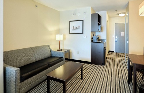 Batavia Hotel | Holiday Inn Express Hotel & Suites Batavia - Darien Lake by IHG