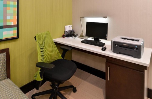 Blue Ash Hotel | Holiday Inn Express Hotel & Suites Cincinnati-Blue Ash by IHG