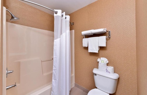 Blue Ash Hotel | Holiday Inn Express Hotel & Suites Cincinnati-Blue Ash by IHG
