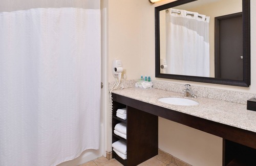 Emporia Hotel | Holiday Inn Express Hotel & Suites Emporia Northwest by IHG