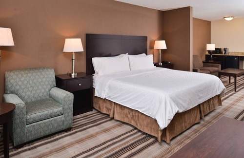 Emporia Hotel | Holiday Inn Express Hotel & Suites Emporia Northwest by IHG
