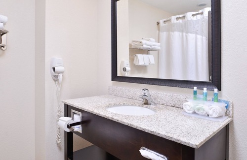 Emporia Hotel | Holiday Inn Express Hotel & Suites Emporia Northwest by IHG