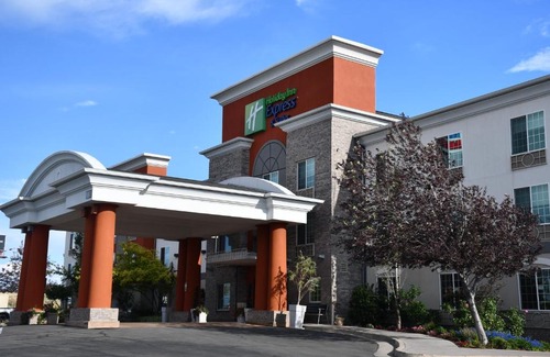 Evanston Hotel | Holiday Inn Express Hotel & Suites Evanston by IHG