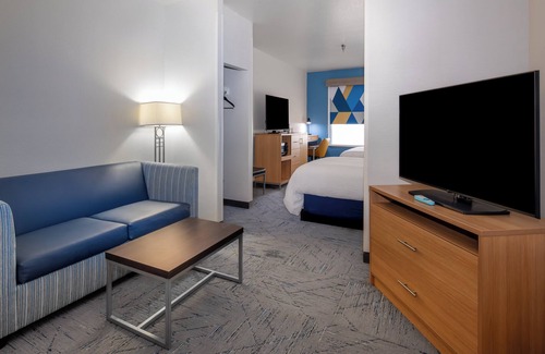 Whitney Ranch Hotel | Holiday Inn Express Hotel & Suites Henderson by IHG