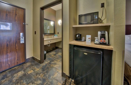 Lubbock Hotel | Holiday Inn Express Hotel & Suites Lubbock South by IHG