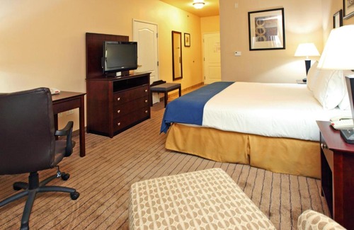 Marshall Hotel | Holiday Inn Express Hotel & Suites Marshall by IHG