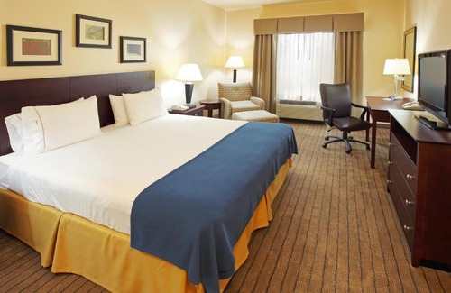 Marshall Hotel | Holiday Inn Express Hotel & Suites Marshall by IHG