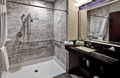 Hutchinson Hotel | Holiday Inn Express Hutchinson by IHG