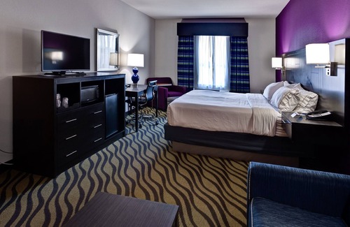 Hutchinson Hotel | Holiday Inn Express Hutchinson by IHG