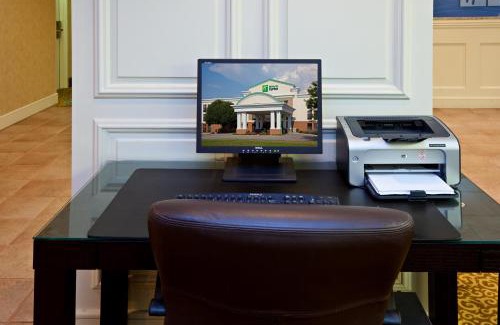 Plainfield Hotel | Holiday Inn Express Indianapolis Airport by IHG