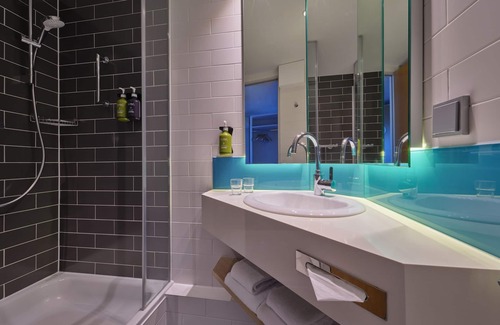 Muelheim Hotel | Holiday Inn Express Köln-Mülheim by IHG