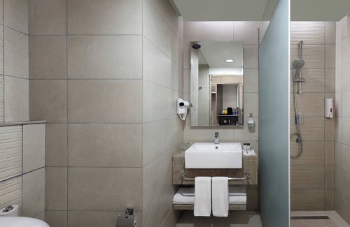 Kolkata Hotel | Holiday Inn Express Kolkata Airport by IHG