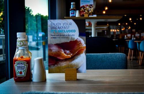 Leeds Hotel | Holiday Inn Express Leeds City Centre - Armouries by IHG