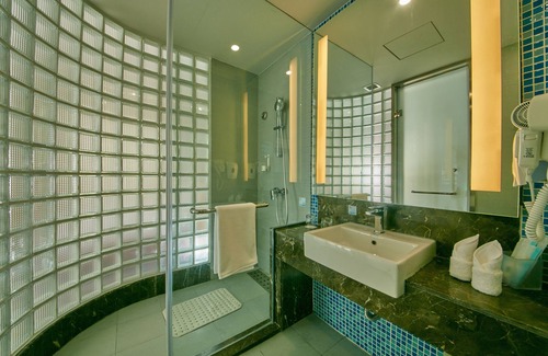 Shizhong District Hotel | Holiday Inn Express Leshan City Square by IHG