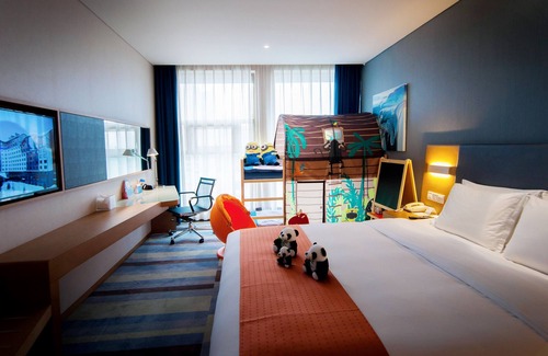 Shizhong District Hotel | Holiday Inn Express Leshan City Square by IHG