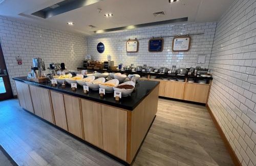 Epsom Hotel | Holiday Inn Express London - Epsom Downs by IHG