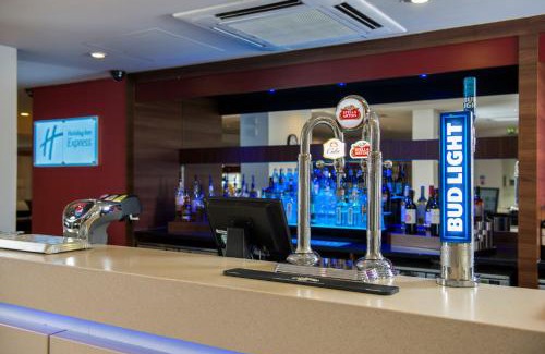 Dartford Hotel | Holiday Inn Express London - Dartford by IHG