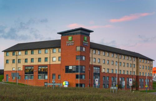 Luton Hotel | Holiday Inn Express London Luton Airport by IHG