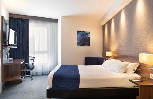 Vitrolles Hotel | Holiday Inn Express - Marseille Airport by IHG