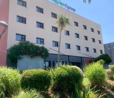 Vitrolles Hotel | Holiday Inn Express - Marseille Airport by IHG