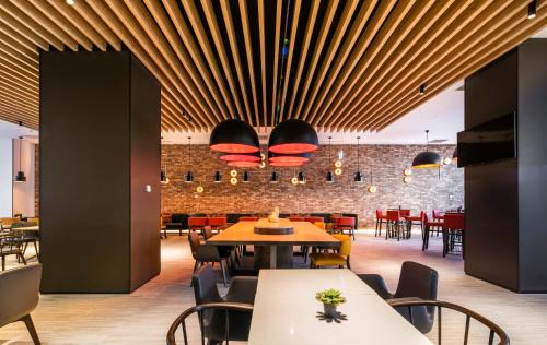 Melbourne Central Business District Hotel | Holiday Inn Express Melbourne Little Collins by IHG