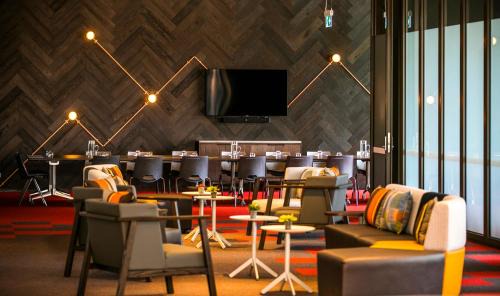 Melbourne Central Business District Hotel | Holiday Inn Express Melbourne Little Collins by IHG
