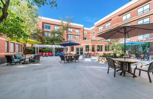 Naperville Hotel | Holiday Inn Express Naperville by IHG