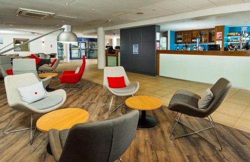 Coedkernew Hotel | Holiday Inn Express Newport by IHG