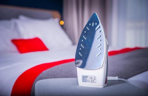Coedkernew Hotel | Holiday Inn Express Newport by IHG