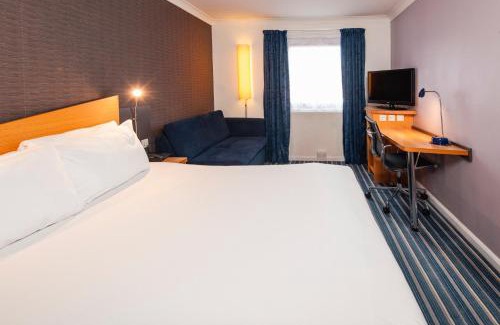 Milton Malsor Hotel | Holiday Inn Express Northampton - South by IHG