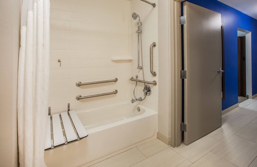 Oak Grove Hotel | Holiday Inn Express Oak Grove by IHG