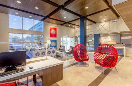 Orange Beach Resort | Holiday Inn Express Orange Beach - On The Beach by IHG