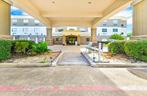 Palestine Hotel | Holiday Inn Express Palestine by IHG