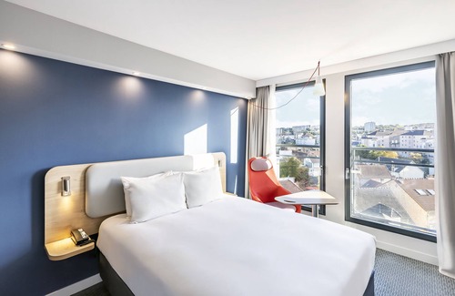 Poissy Hotel | Holiday Inn Express Paris Poissy by IHG