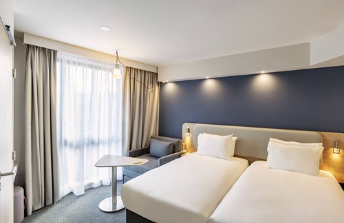 Poissy Hotel | Holiday Inn Express Paris Poissy by IHG