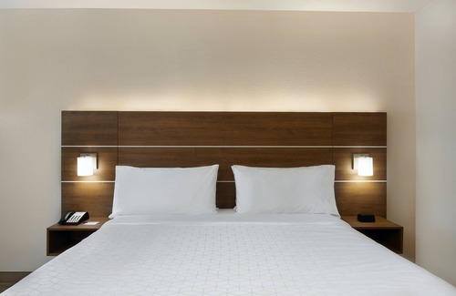 West Pensacola Hotel | Holiday Inn Express Pensacola West - Navy Base by IHG